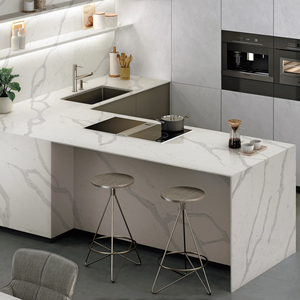  Некремнеземная книга из белого кварцевого камня Calacatta с серыми прожилками для проекта